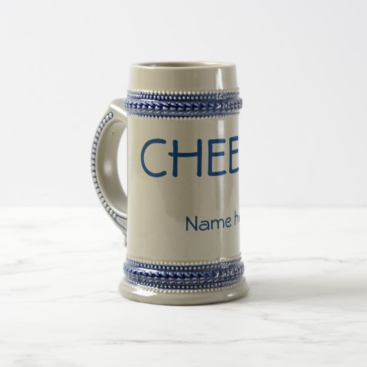 Klassieke 22 ounce "CHEERS!" bierstein. Aanpassen! Bierpul (Voorkant links)