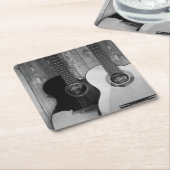 Klassieke akoestische gitaren met elektronica kartonnen onderzetters (Schuin)