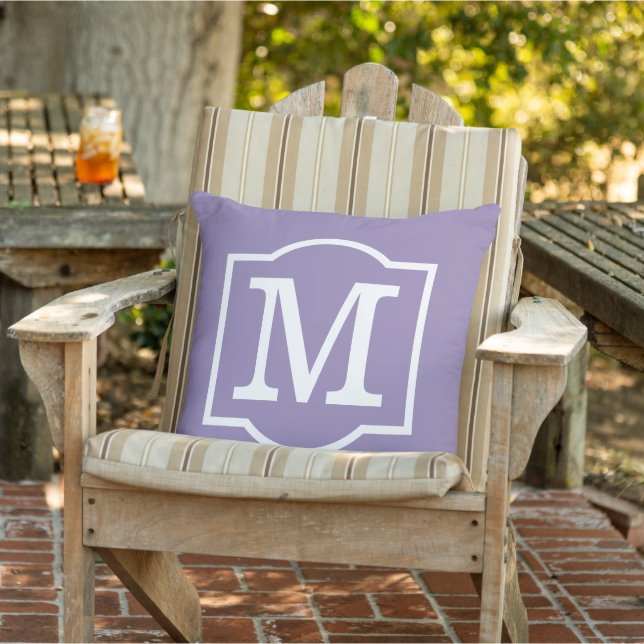 Klassieke Amethyst Paarse Aangepaste Monogram Lett Buitenkussen (Stoel)
