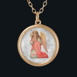 *~* Klassieke  AP40 Angel Kneeling Praying Goud Vergulden Ketting<br><div class="desc">(zoek identiteitskaart AP40 voor gelijkaardige design) Overdracht aan andere producten als u houdt van. ROUND Gold-ontwerp met een mooie klassieke kunst van een jonge aardbei blonde ANGEL KNEELING PRAYING . * Energetisch verbeterd Romantisch Retro Antiek ANGEL faux Glitter diamantparave Background. Blonde met een ORANJE PEACH-jurk. ANGEL KNEELING en PRAYING met...</div>