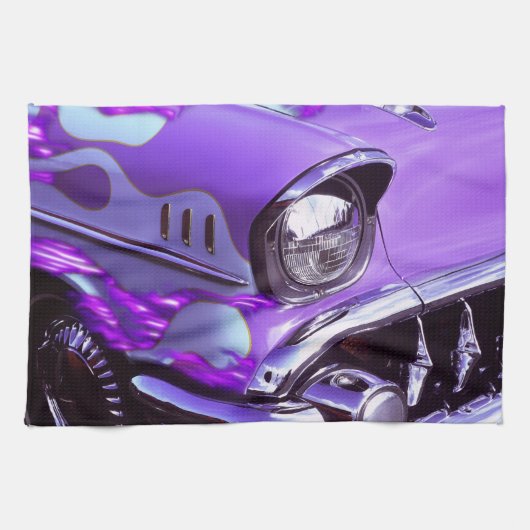Klassieke auto: Chevrolet met brandende kap Theedoek (Horizontaal)