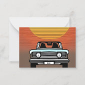 Klassieke auto die naar de zon rijdt personalisere notitiekaartje (Achterkant)
