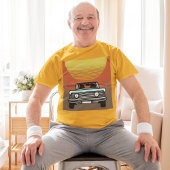 Klassieke auto die naar de zon rijdt personalisere t-shirt