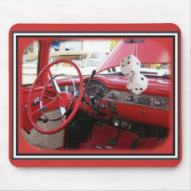 Klassieke auto met dok
