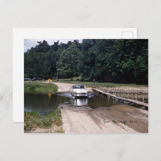 Klassieke auto rijden door het water in een park briefkaart (Voorkant / Achterkant)