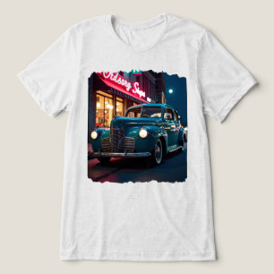 Klassieke auto uit de jaren 40 onder neonlicht  Tri-Blend shirt