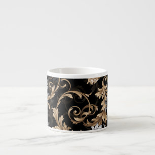 Klassieke barokbloemen: zwarte achtergrond. espresso kop