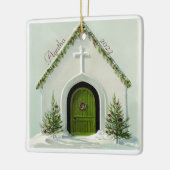 Klassieke besneeuwde kerk met Kerst Keramisch Ornament (Links)