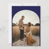 Klassieke blauw-marinesonmonogram bruiloft kaart (Achterkant)