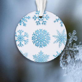 Klassieke blauwe en witte sneeuwvlokken kerst ornament