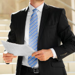 Klassieke blauwe strepen stropdas<br><div class="desc">Klassieke strepen die gemakkelijk kunnen worden gepersonaliseerd voor een cadeau van de vaderdag,  huwelijksfeesten voor uw groomsmannen,  bedrijfsevenementen,  enz.</div>