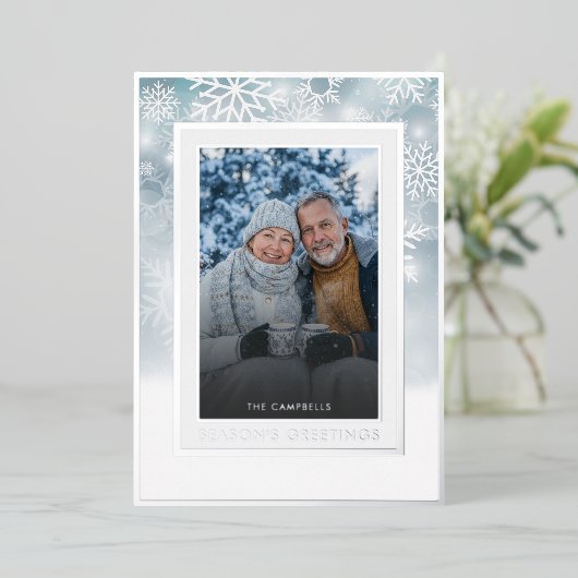 Klassieke Blauwe Witte Sneeuwvlok Seizoen Groet Fo Folie Feestdagenkaart (Staand Voorkant)