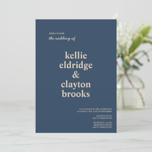 Klassieke Blue Modern Type Wedding Uitnodiging (Staand voorkant)