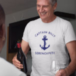 Klassieke Boat Anchor Captains T-shirt<br><div class="desc">Het witte T-shirt van de kapitein met een nautisch thema,  met een marineblauwe afbeelding van een klassiek anker en jouw naam en de naam van uw boot in de moderne marineblauwe letters.</div>