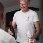 Klassieke Boat Anchor Captains T-shirt<br><div class="desc">Het witte T-shirt met een marineblauwe illustratie van een anker en hun naam en de naam van de boot in moderne marineblauwe letters.</div>
