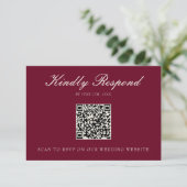 Klassieke Bourgogne Crème Oude Geld QR Code Bruilo RSVP Kaartje (Staand voorkant)