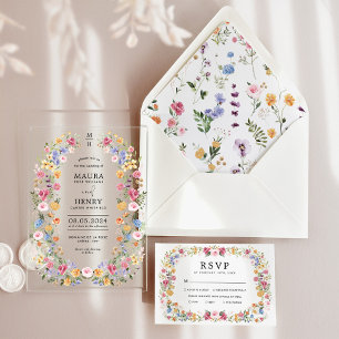 Klassieke bruiloft met wilde bloemen en monogram acryl uitnodigingen