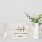 Klassieke cadeaubon met goudfolie en monogram (Staand voorkant)
