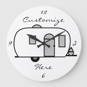 klassieke caravan met afgeronde caravan grote klok