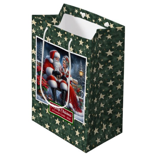 Klassieke Coolest Mrs Claus Kerstvakantie Medium Cadeauzakje (Voorkant Gekanteld)