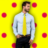 Klassieke Crimson Polka Dots op Geel Stropdas