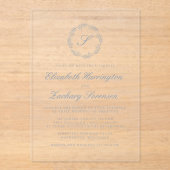 Klassieke Dusty Blue Monogram Krans Script Wedding Acryl Uitnodigingen (Voorkant)