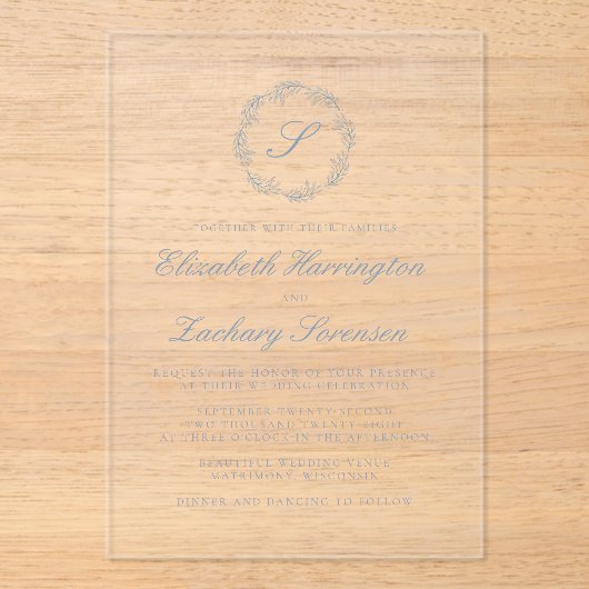 Klassieke Dusty Blue Monogram Krans Script Wedding Acryl Uitnodigingen (Voorkant)
