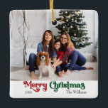 Klassieke Eenvoudige Vrolijke Kerstmis Keramisch Ornament<br><div class="desc">Vier het seizoen met dit unieke, klassieke eenvoudige Merry Christmas keramische ornament met een vleugje charme. Het minimalistische ontwerp toont een elegant rood en groen kleurenpalet, dat de gezellige sfeer van de winter oproept. De moderne en leuke aantrekkingskracht, gecombineerd met de traditionele formulering, creëer vormen een perfecte balans tussen stoutmoedigheid...</div>