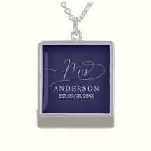 klassieke elegante chic marineblauwe en witte hals