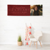 Klassieke elegante klasse van 2025 rood afstuderen spandoek (Insitu)