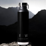 Klassieke Elegante Moderne Minimalistische Monogra Waterfles<br><div class="desc">Verhoog uw hydratatieroutine met onze Classic Elegant Modern Minimalist Monogram Black Water Bottle. Deze zorgvuldig ontworpen waterfles combineert naadloos tijdloze verfijning met hedendaags minimalisme, waardoor het een stijlvol en functioneel accessoire is voor uw dagelijks leven. Deze waterfles is vervaardigd met precisie en aandacht voor detail en is meer dan alleen...</div>