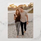 Klassieke Elegante Script 25e Huwelijksverjaardag Folie Uitnodiging (Achterkant)