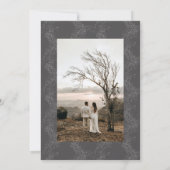 Klassieke Elegantie | Subtiele Krans Monogram Foto Save The Date (Achterkant)