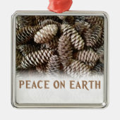 Klassieke feestdag Pine Kone Peace on Earth Metalen Ornament (Voorkant)