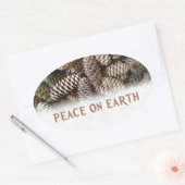 Klassieke feestdag Pine Kone Peace on Earth Ovale Sticker (Envelop)