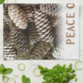 Klassieke feestdag Pine Kone Peace on Earth Theedoek (Gevouwen)