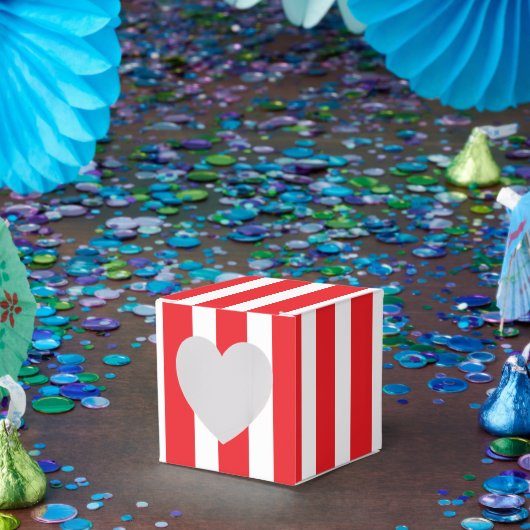 Klassieke felrode en wit gestreepte hartvorm 2x2x2 bedankdoosjes (Feest)