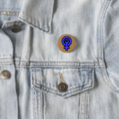 Klassieke Feminist Sign Button Blue en Black (In situ)