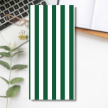 Klassieke flesjes Groen en Witte strepen Magnetisch Notitieblok<br><div class="desc">Het patroon met groene en witte strepen voor flacons is een patroon uit het verleden, dat wordt gekenmerkt door parallelle strepen met groene en witte flessen met verschillende breedten die door het patroon worden herhaald. Dit patroon verwijst naar de klassieke stijl en wordt gekenmerkt door subtiliteit en elegantie. De Groene...</div>