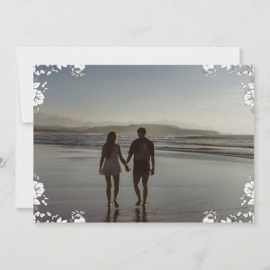 Klassieke Floral krans Monogram bruiloft foto Save The Date (Achterkant)