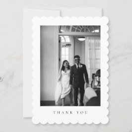 Klassieke formele trouwfoto met scalloprand bedankkaart