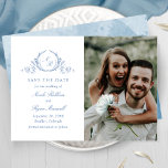 Klassieke, foto blauwe monogram bruiloft sparen de save the date<br><div class="desc">Maak je trouwdatum bekend met deze opvallende bruiloft, behalve de datumkaart met twee secties aan de voorkant, aan de linkerkant, de voortreffelijke hand getekend botanisch monogram, elegant stellend initialen van koppels in blauwe tinten met je namen en trouwdatum en locatie details, en aan de rechterkant met sectie voor je foto....</div>