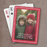 Klassieke foto en tekst met rode rand pokerkaarten<br><div class="desc">Een leuke manier om herinneringen vast te leggen en te delen met vrienden. Voeg een verticale foto en je favoriete titel toe om een gave voor vrienden te maken.</div>