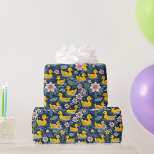 Klassieke gele rubberen eendjes met roze bloemen cadeaupapier