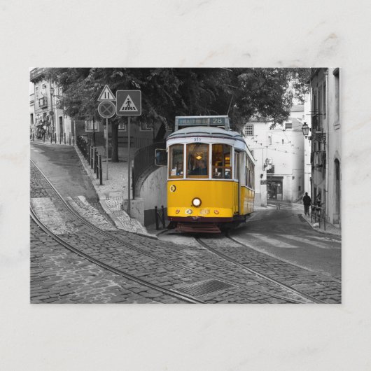 Klassieke gele tram in Lissabon. Briefkaart (Voorkant)