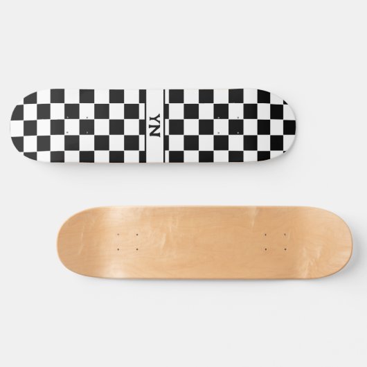 Klassieke geruit zwart-wit aangepaste Initialen Persoonlijk Skateboard (Horizontaal)