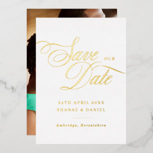 Klassieke gouden en witte script foto save the dat folie uitnodiging
