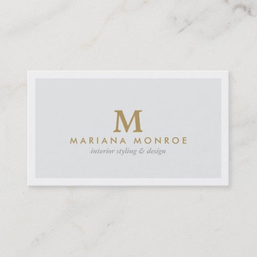 KLASSIEKE GOUDEN MONOGRAM OP LICHTGRIJS VISITEKAARTJE (Voorkant)