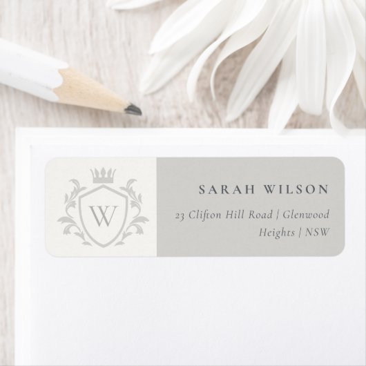 Klassieke grijze monogram Floral kroonrust Adres Etiket (Insitu)