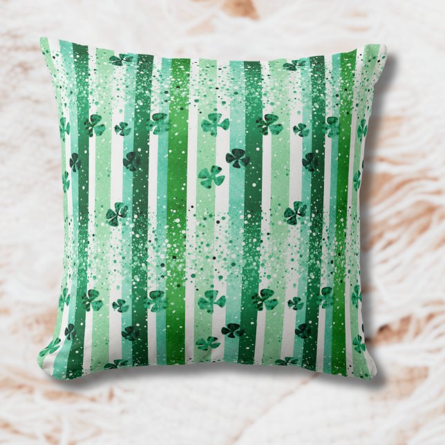 Klassieke groene witte verticale strepen klavertje kussen (Creator heeft geüpload)